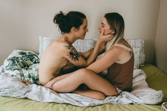 Difficulty reaching orgasm after moving in together when everything feels rushed: a sex clinician’s in-depth answer