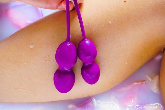 Kegel Balls, Ben Wa Balls, Kegel exercise weights for women, How to use kegel balls for pelvic floor?