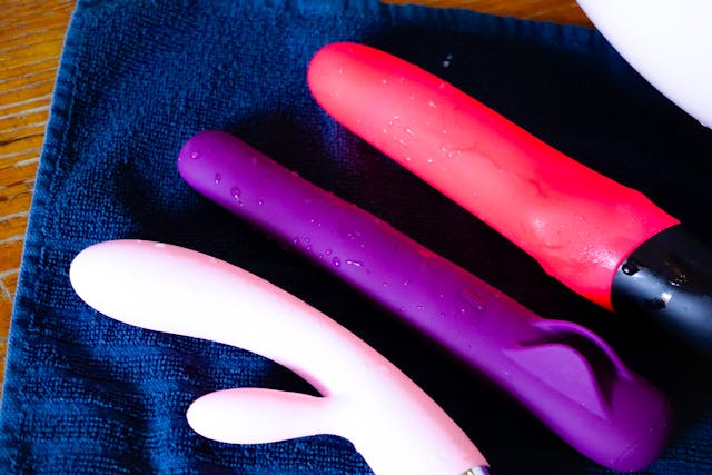 Dildos, Realistic Dildos, Glass dildo for internal massage, What are the safest dildo materials?